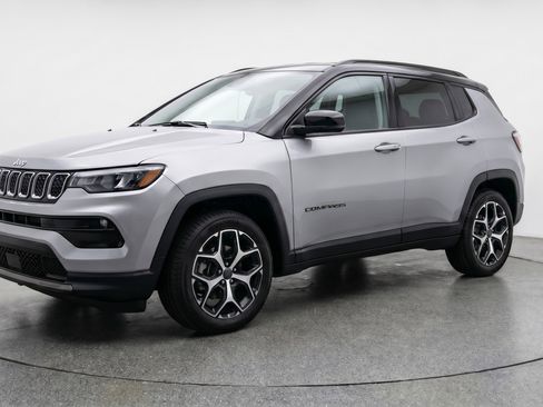 Used 2025 Jeep Compass Limited AWD/4WD image 3