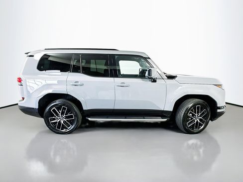 Certified 2024 Lexus GX 550 w/ Accessory Package (Z1) AWD/4WD image 8