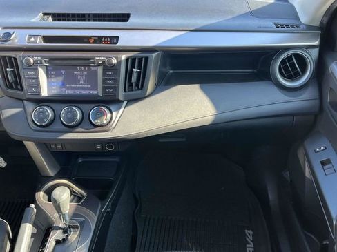 Used 2017 Toyota RAV4 LE image 18