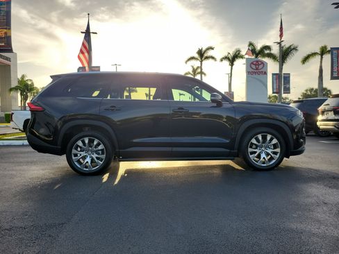 Used 2024 Toyota Grand Highlander Limited AWD/4WD image 13
