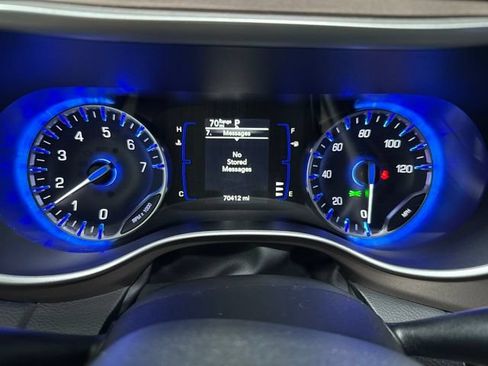 Used 2022 Chrysler Voyager LX FWD image 18