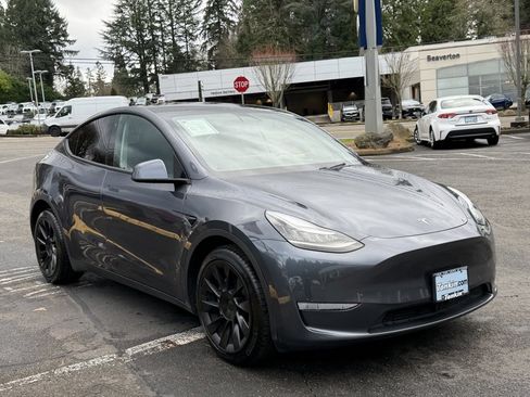 Used 2021 Tesla Model Y Long Range image 2