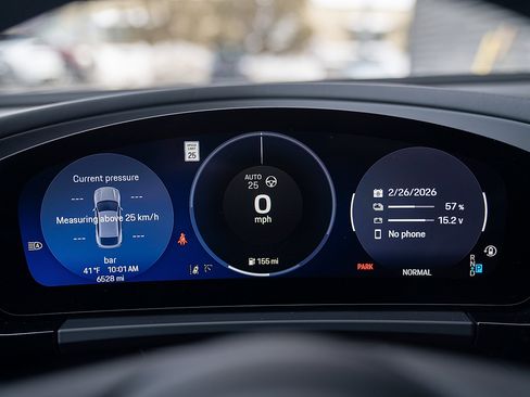 Certified 2025 Porsche Macan Electric image 10