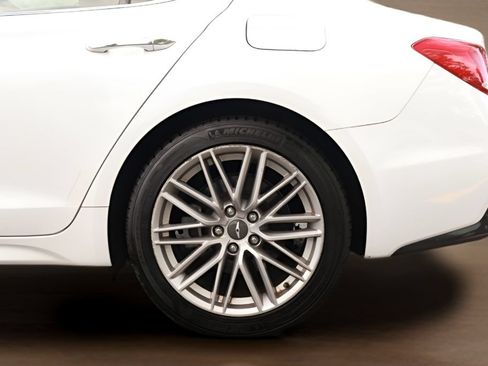 Used 2020 Genesis G70 2.0T w/ Elite Package RWD image 9