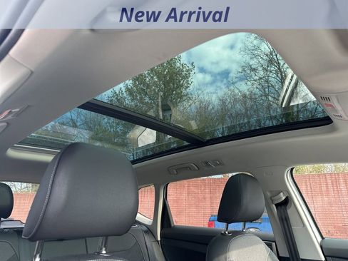 Used 2025 Volkswagen Taos SE image 6