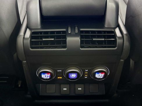 Used 2023 Land Rover Defender 90 V8 AWD/4WD image 24