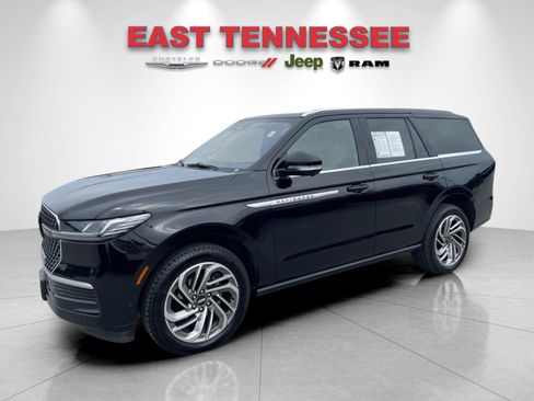 Used 2025 Lincoln Navigator Reserve AWD/4WD image 7