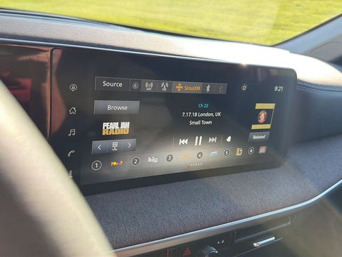 Used 2025 Nissan Kicks SV FWD image 23