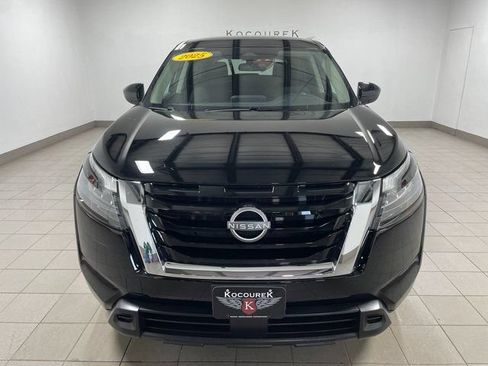 Used 2025 Nissan Pathfinder S AWD/4WD image 2