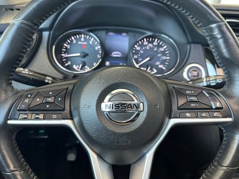 Used 2018 Nissan Rogue SV w/ Sun & Sound Touring Package FWD image 23