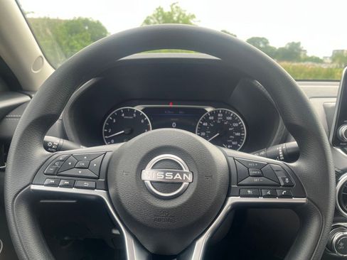 Used 2025 Nissan Sentra SV FWD image 25
