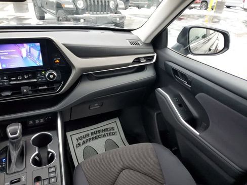 Used 2023 Toyota Highlander LE image 15