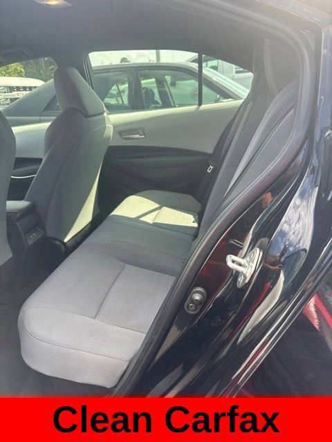 Used 2023 Toyota Corolla SE FWD image 3