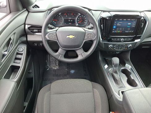 Used 2023 Chevrolet Traverse LT image 12