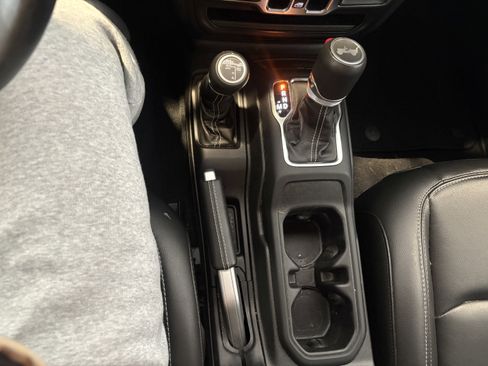 Used 2023 Jeep Wrangler Sahara w/ Cold Weather Group image 15