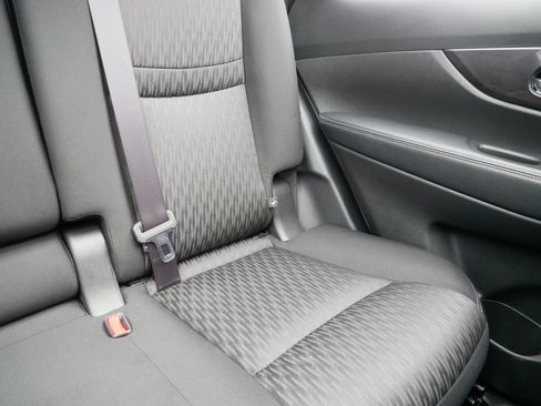 Used 2020 Nissan Rogue SV w/ Sun & Sound Touring Package image 14