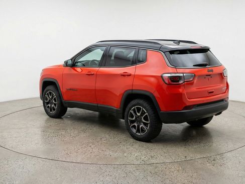 Used 2025 Jeep Compass Trailhawk AWD/4WD image 6