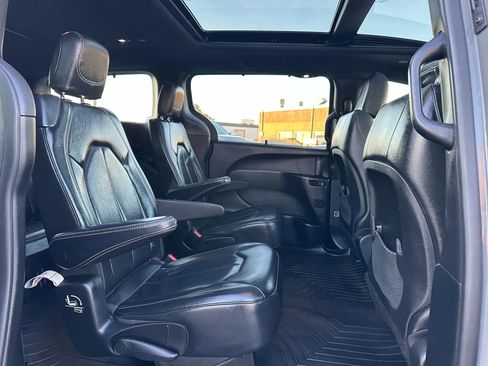Used 2020 Chrysler Pacifica Touring-L w/ Advanced Safetytec Group image 29
