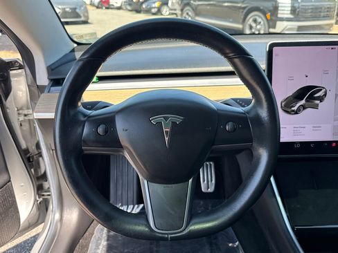 Used 2018 Tesla Model 3 image 18
