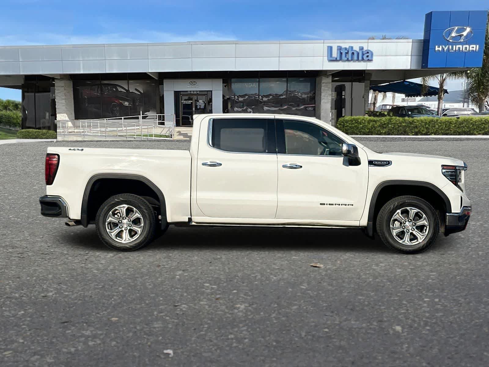 Used 2024 GMC Sierra 1500 SLT AWD/4WD image 9