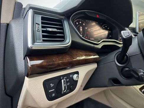 Used 2019 Audi Q5 Prestige w/ Prestige Package image 38