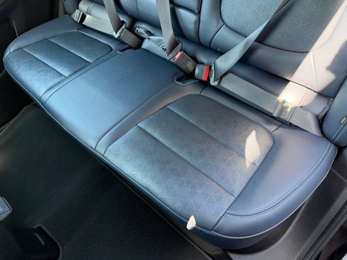 Used 2023 Chevrolet Bolt EUV LT w/ Convenience Package FWD image 40