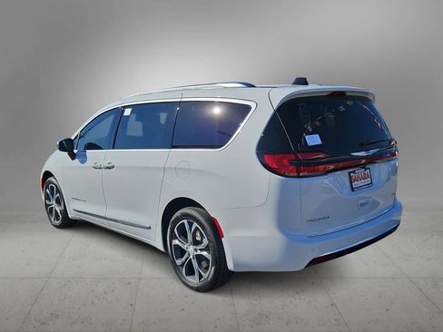 New 2026 Chrysler Pacifica Pinnacle image 6