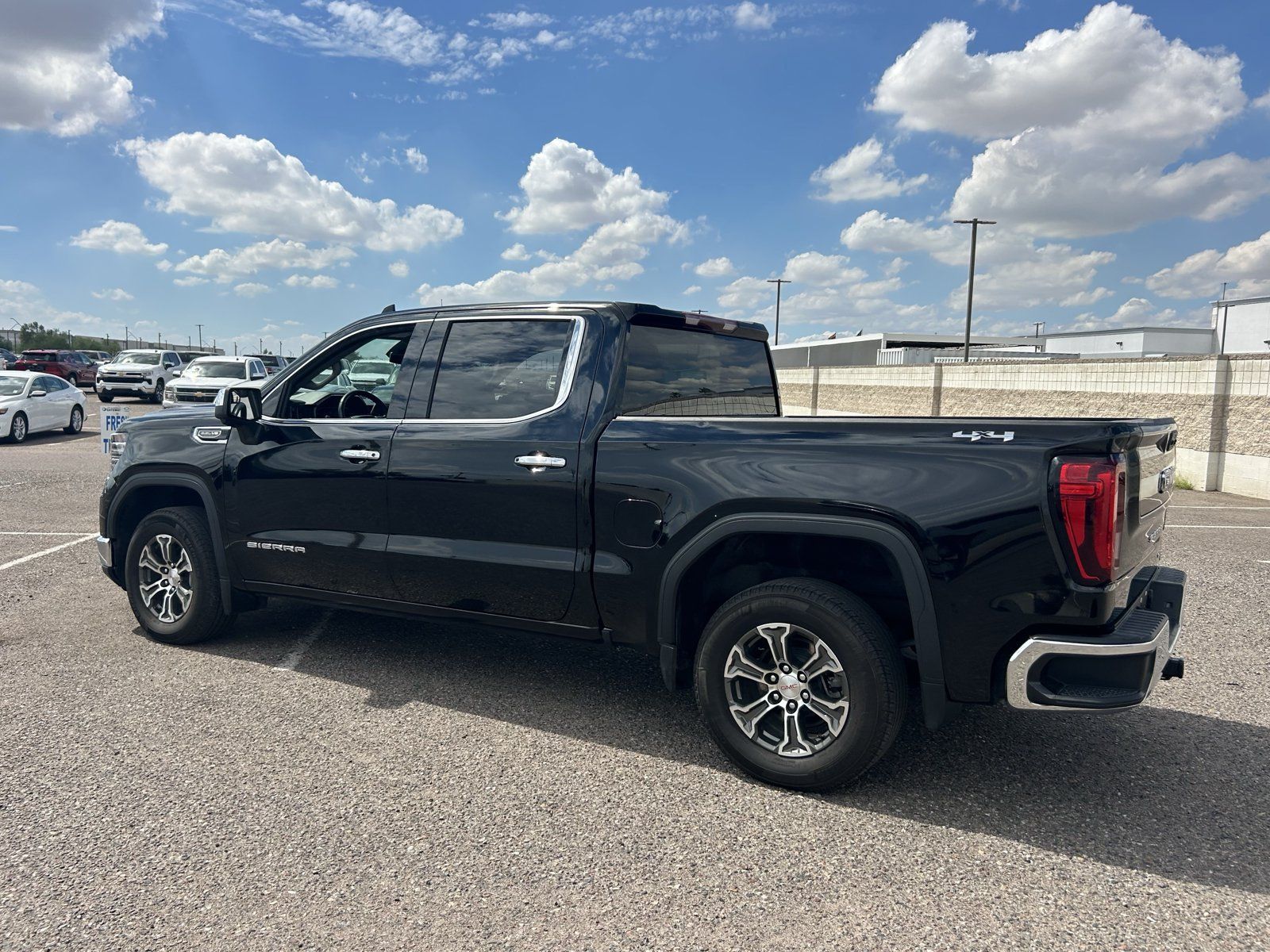 Used 2025 GMC Sierra 1500 SLT AWD/4WD image 3