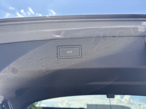 New 2025 Volkswagen Tiguan SE image 16