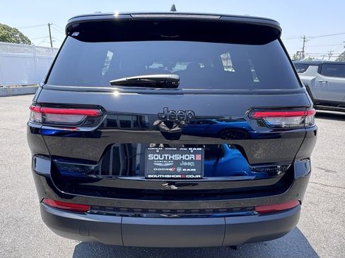 New 2025 Jeep Grand Cherokee L Limited w/ Black Appearance Package image 6