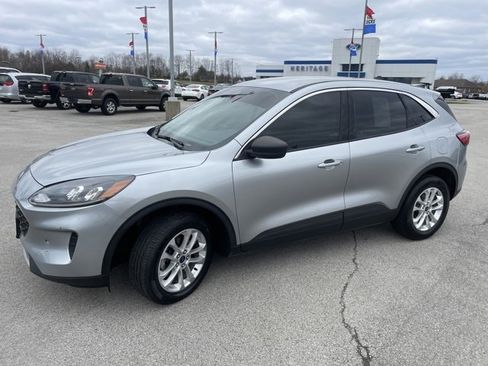 Used 2022 Ford Escape SE image 4