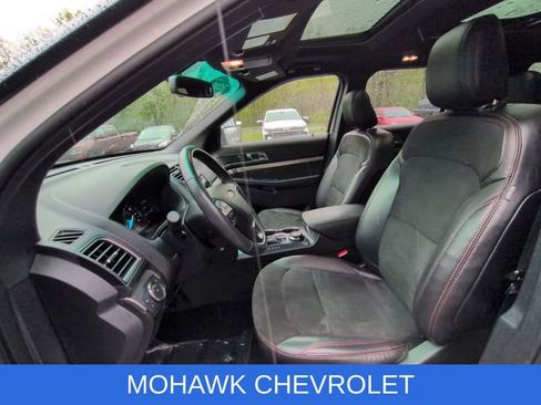 Used 2019 Ford Explorer XLT w/ Equipment Group 202A AWD/4WD image 21