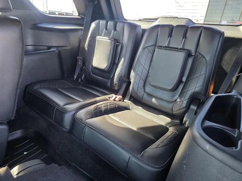 Used 2018 Ford Explorer Platinum image 14