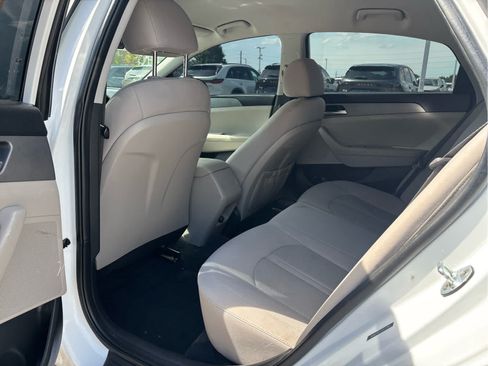Used 2018 Hyundai Sonata SE w/ Winter Weather Package FWD image 5