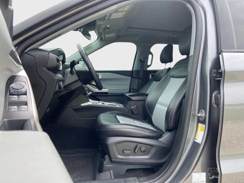 Used 2023 Ford Explorer XLT w/ Equipment Group 202A AWD/4WD image 16