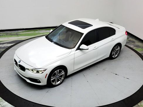 Used 2018 BMW 330i Sedan RWD image 32