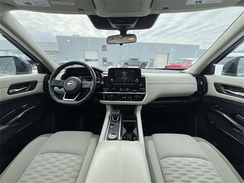 Used 2022 Nissan Pathfinder SV image 14