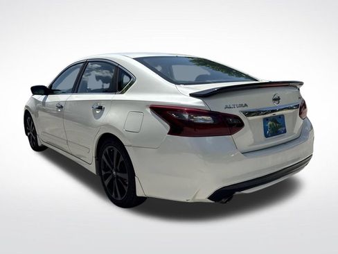 Used 2017 Nissan Altima 2.5 SR w/ Midnight Edition Package FWD image 7