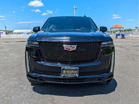 Used 2023 Cadillac Escalade Sport AWD/4WD image 2
