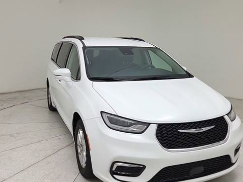 Used 2022 Chrysler Pacifica Touring-L FWD image 8