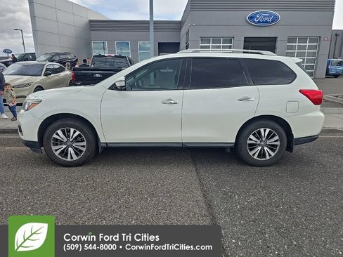 Used 2017 Nissan Pathfinder SL w/ Cargo Package AWD/4WD image 5