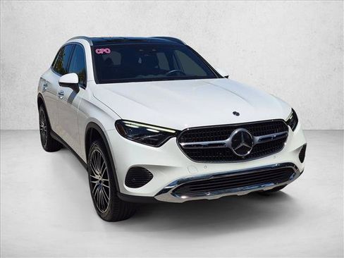 Used 2023 Mercedes-Benz GLC 300 4MATIC image 3
