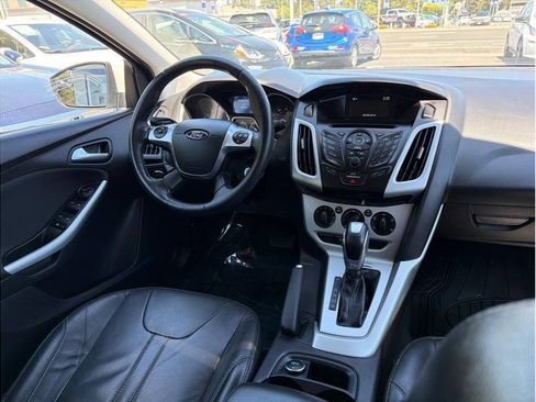 Used 2014 Ford Focus SE w/ Equipment Group 201A FWD image 5