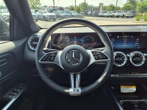 New 2025 Mercedes-Benz GLB 250 4MATIC image 17
