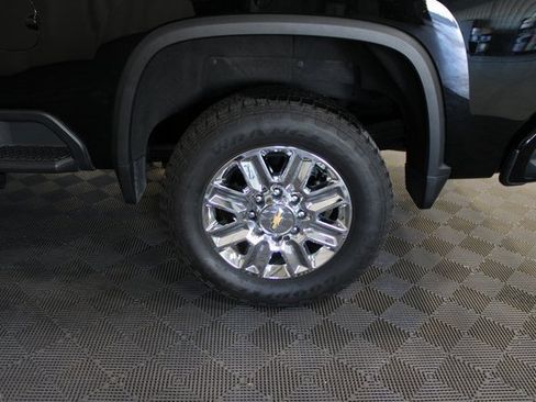 Used 2024 Chevrolet Silverado 2500 High Country w/ High Country Premium Package image 9