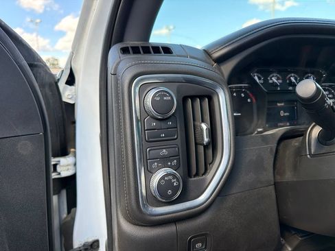 Used 2023 GMC Sierra 3500 SLE w/ Remote Start Package AWD/4WD image 12