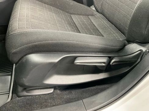 Certified 2025 Honda HR-V LX image 27