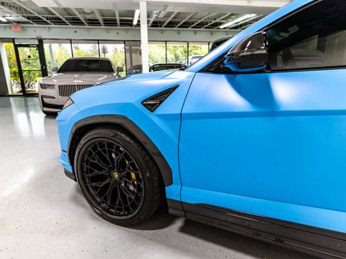 Used 2023 Lamborghini Urus Performante AWD/4WD image 16