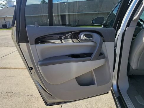 Used 2017 Buick Enclave Leather FWD image 17