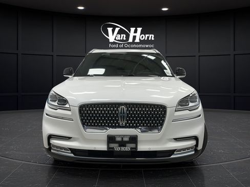 Used 2023 Lincoln Aviator Reserve w/ Equipment Group 201A AWD/4WD image 2